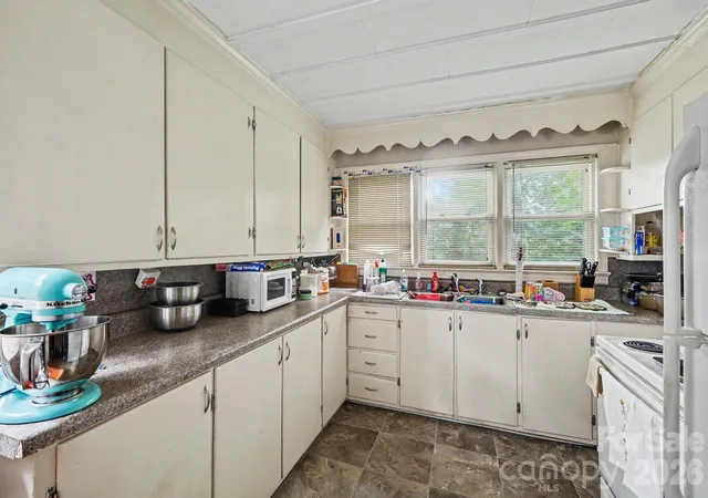 Photo 4 of Single family home for sale at 321 N Bost St, Statesville, NC 28677 | MLS# 4425999 | Listing updated on 2026-09-23