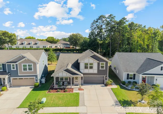 Photo 1 of Single family home for sale at 12804 Heath Grv Dr, Huntersville, NC 28078 | MLS# 4426012 | Listing updated on 2026-10-04