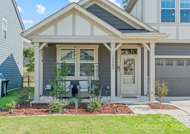 Photo 4 of Single family home for sale at 12804 Heath Grv Dr, Huntersville, NC 28078 | MLS# 4426012 | Listing updated on 2026-10-04