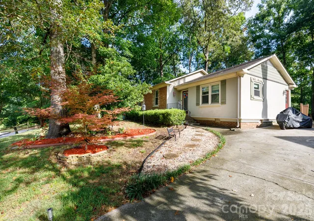 Photo 2 of Single family home for sale at 1740 Ashcroft Ln, Rock Hill, SC 29732 | MLS# 4426013 | Listing updated on 2026-10-05