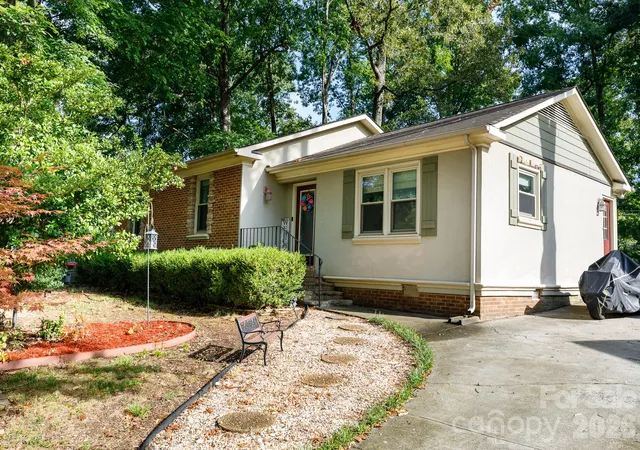 Photo 3 of Single family home for sale at 1740 Ashcroft Ln, Rock Hill, SC 29732 | MLS# 4426013 | Listing updated on 2026-10-05