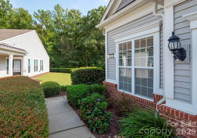 Photo 2 of Townhouse for sale at 911 Lily Magnolia Ct, Fort Mill, SC 29707 | MLS# 4426015 | Listing updated on 2026-09-28