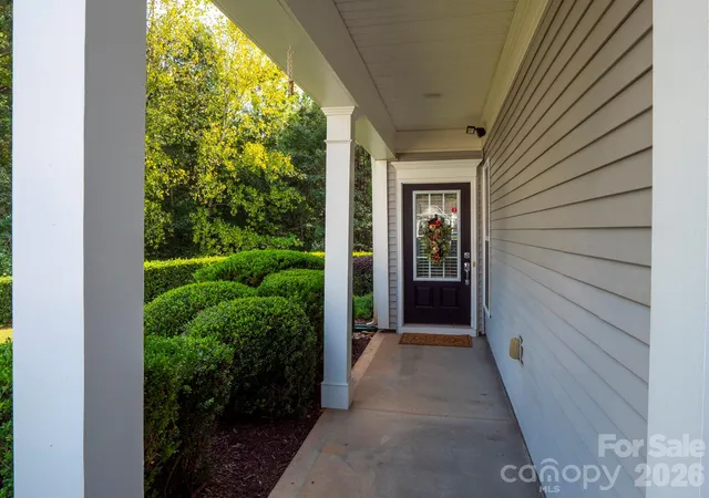 Photo 3 of Townhouse for sale at 911 Lily Magnolia Ct, Fort Mill, SC 29707 | MLS# 4426015 | Listing updated on 2026-10-01