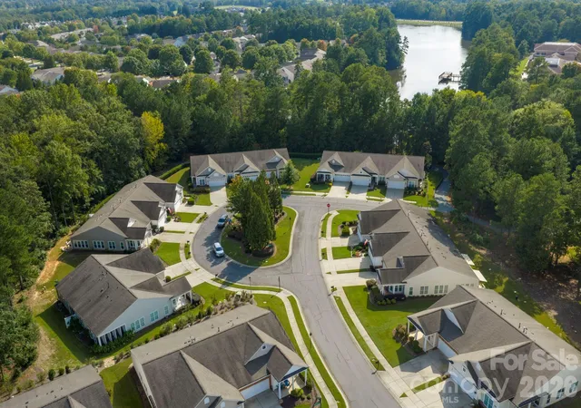 Photo 4 of Townhouse for sale at 911 Lily Magnolia Ct, Fort Mill, SC 29707 | MLS# 4426015 | Listing updated on 2026-10-01