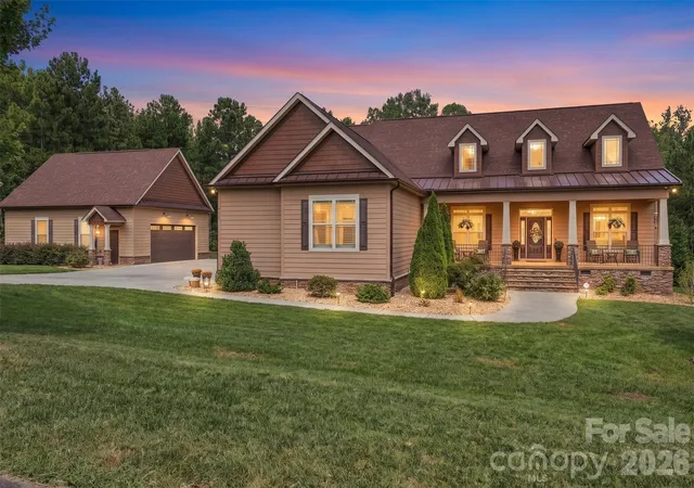 Photo 1 of Single family home for sale at 917 Catawba Shrs Dr, Rock Hill, SC 29730 | MLS# 4426030 | Listing updated on 2026-09-26