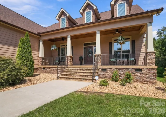 Photo 2 of Single family home for sale at 917 Catawba Shrs Dr, Rock Hill, SC 29730 | MLS# 4426030 | Listing updated on 2026-09-26