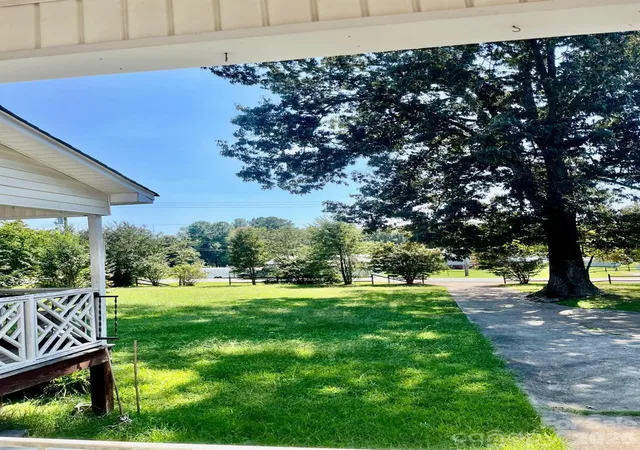 Photo 3 of Single family home for sale at 3527 Gastonia Hwy, Lincolnton, NC 28092 | MLS# 4426031 | Listing updated on 2026-09-18