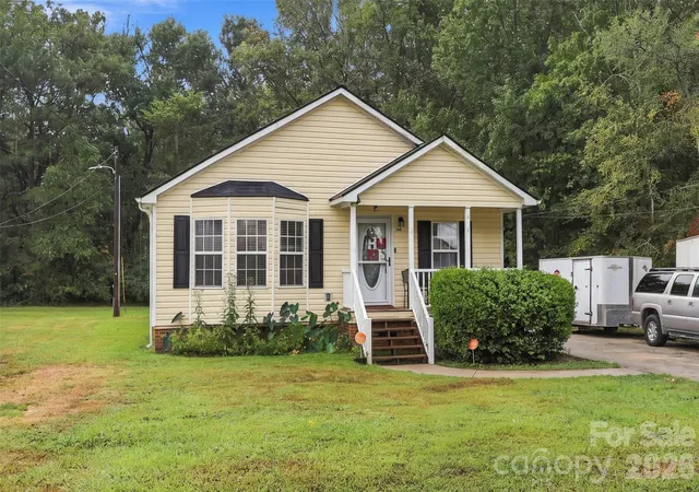 Photo 1 of Single family home for sale at 455 Castlewood Cir, Rock Hill, SC 29730 | MLS# 4426042 | Listing updated on 2026-09-26