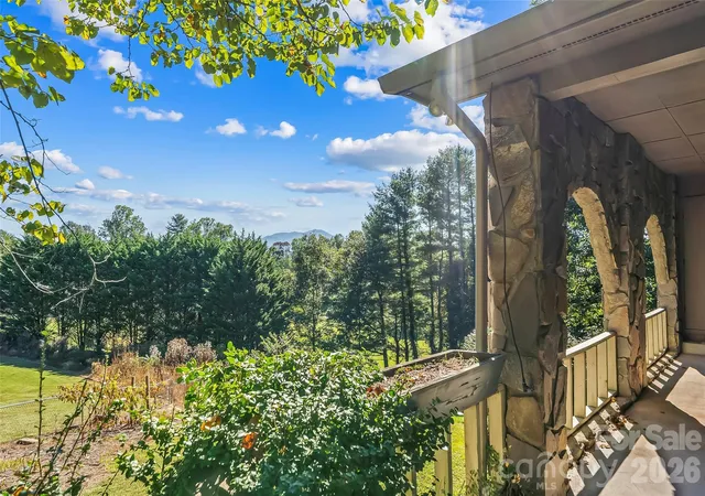 Photo 3 of Single family home for sale at 75 Bluebird Ln, Waynesville, NC 28785 | MLS# 4426045 | Listing updated on 2026-10-01