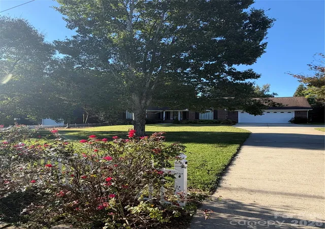 Photo 3 of Single family home for sale at 1697 Old Ml Rd, Lincolnton, NC 28092 | MLS# 4426054 | Listing updated on 2026-10-03