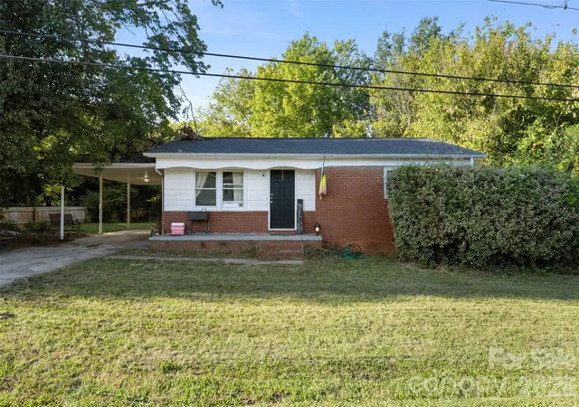 Photo 1 of Single family home for sale at 2217 Story St, Lincolnton, NC 28092 | MLS# 4426057 | Listing updated on 2026-09-19