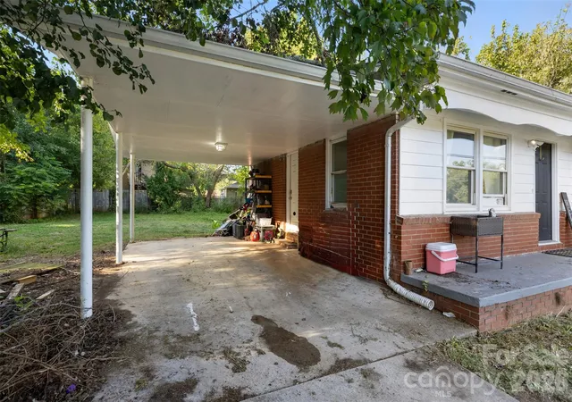 Photo 3 of Single family home for sale at 2217 Story St, Lincolnton, NC 28092 | MLS# 4426057 | Listing updated on 2026-09-19