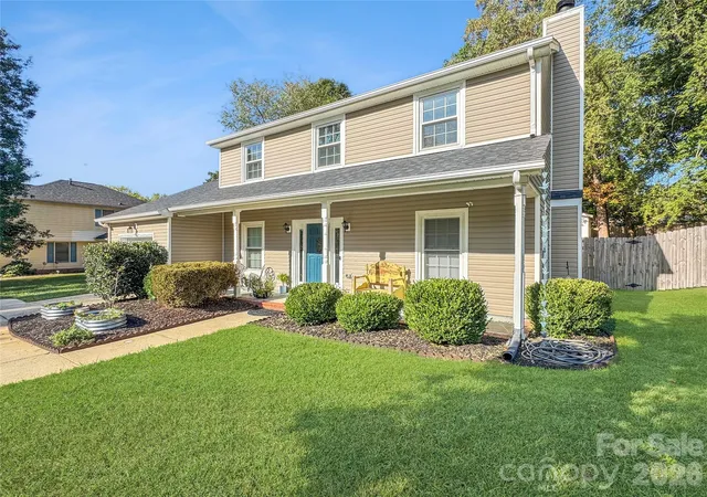 Photo 3 of Single family home for sale at 7806 Lobilia Ln, Charlotte, NC 28214 | MLS# 4426059 | Listing updated on 2026-09-25
