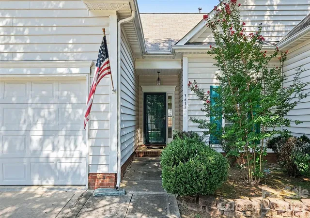 Photo 3 of Single family home for sale at 3618 Sipes Ln, Charlotte, NC 28269 | MLS# 4426063 | Listing updated on 2026-09-20