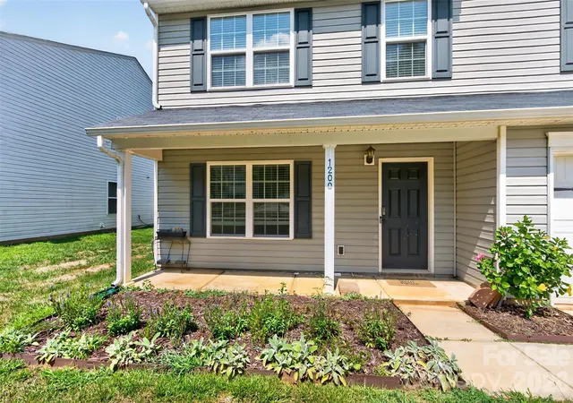 Photo 4 of Single family home for sale at 1200 Catawba Run, Lowell, NC 28098 | MLS# 4426073 | Listing updated on 2026-09-18
