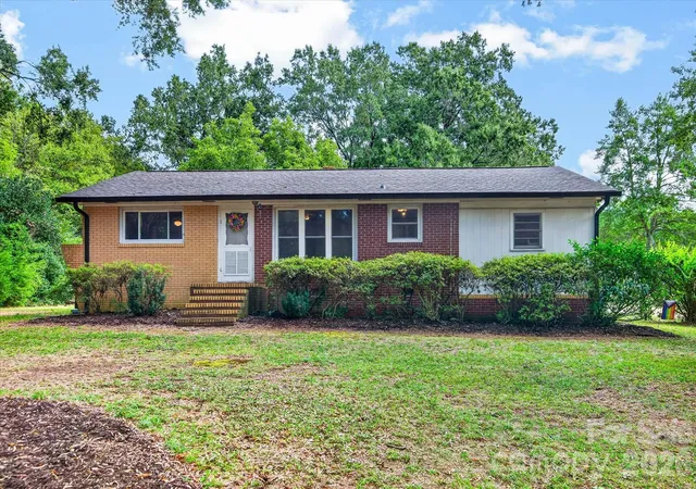 Photo 2 of Sale Pending at 4247 Miami Church Rd, Concord, NC 28025 | MLS# 4426088 | Listing updated on 2026-09-21