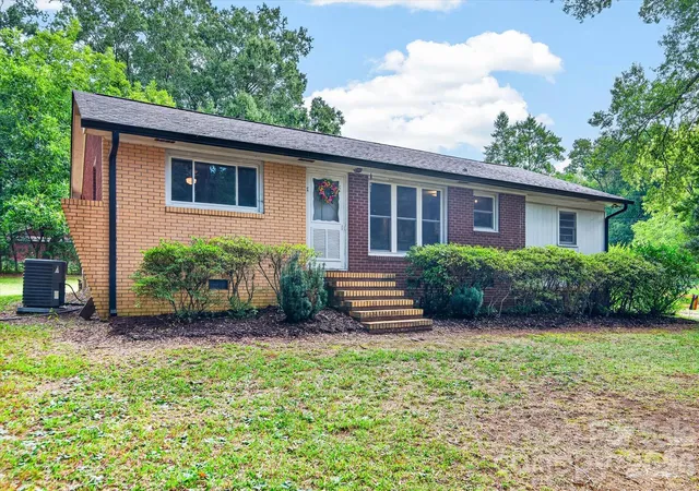 Photo 3 of Sale Pending at 4247 Miami Church Rd, Concord, NC 28025 | MLS# 4426088 | Listing updated on 2026-09-21