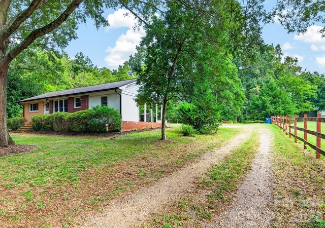 Photo 3 of Sale Pending at 4247 Miami Church Rd, Concord, NC 28025 | MLS# 4426088 | Listing updated on 2026-09-21