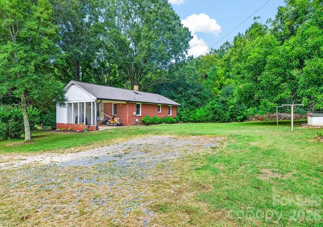 Photo 4 of Sale Pending at 4247 Miami Church Rd, Concord, NC 28025 | MLS# 4426088 | Listing updated on 2026-09-21
