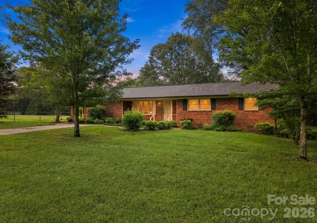 Photo 1 of Single family home for sale at 1536 Nottingham Dr, Newton, NC 28658 | MLS# 4426094 | Listing updated on 2026-09-24