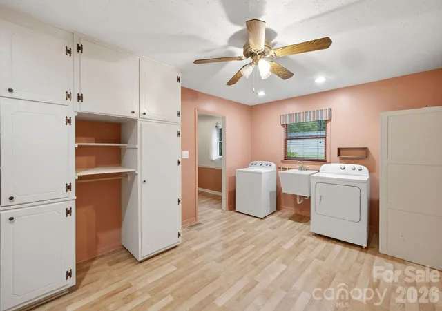 Photo 3 of Single family home for sale at 1536 Nottingham Dr, Newton, NC 28658 | MLS# 4426094 | Listing updated on 2026-09-24