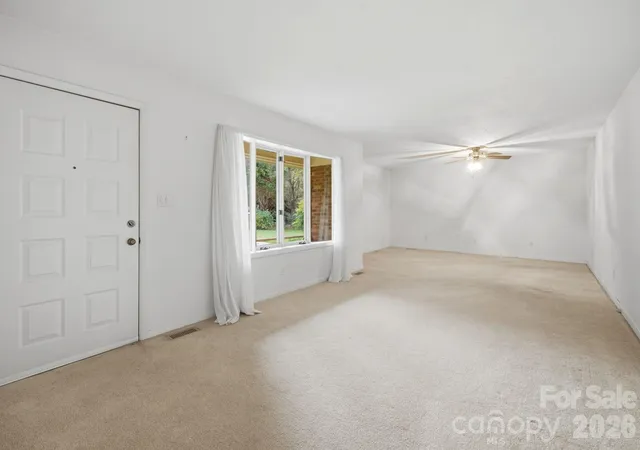 Photo 4 of Single family home for sale at 1536 Nottingham Dr, Newton, NC 28658 | MLS# 4426094 | Listing updated on 2026-09-24