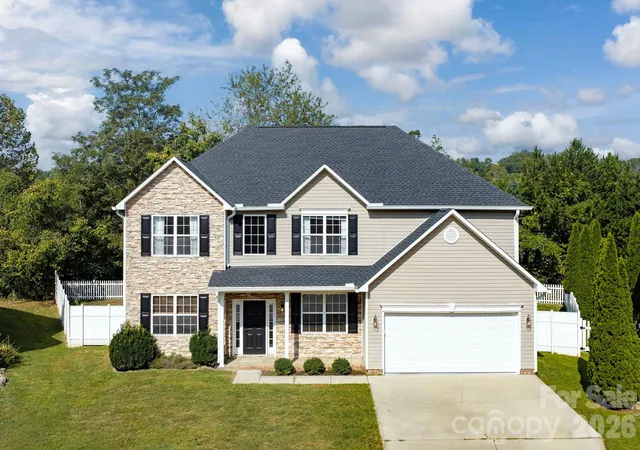 Photo 1 of Single family home for sale at 9 Carraway Ct, Asheville, NC 28804 | MLS# 4426099 | Listing updated on 2026-09-30