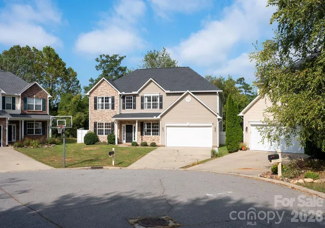 Photo 2 of Single family home for sale at 9 Carraway Ct, Asheville, NC 28804 | MLS# 4426099 | Listing updated on 2026-09-30