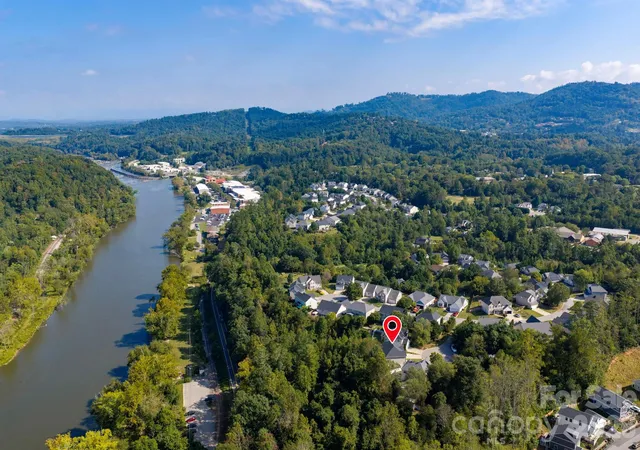 Photo 3 of Single family home for sale at 9 Carraway Ct, Asheville, NC 28804 | MLS# 4426099 | Listing updated on 2026-09-30