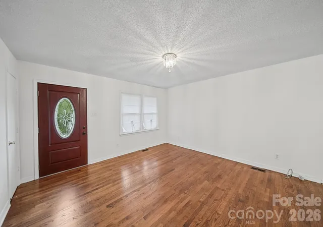 Photo 3 of Single family home for sale at 1435 Green Cir Dr, Gastonia, NC 28054 | MLS# 4426113 | Listing updated on 2026-09-26