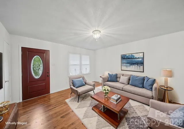 Photo 4 of Single family home for sale at 1435 Green Cir Dr, Gastonia, NC 28054 | MLS# 4426113 | Listing updated on 2026-09-26