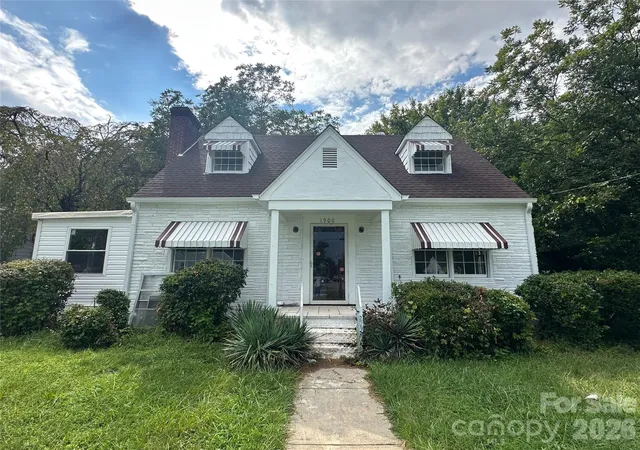 Photo 1 of Single family home for sale at 1900 Peachtree St, Winston Salem, NC 27107 | MLS# 4426125 | Listing updated on 2026-09-18