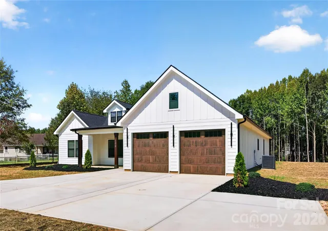 Photo 1 of Single family home for sale at 106 Blackley Cir, Shelby, NC 28152 | MLS# 4426132 | Listing updated on 2026-09-19