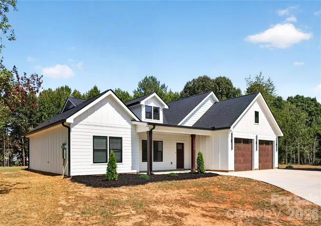 Photo 2 of Single family home for sale at 106 Blackley Cir, Shelby, NC 28152 | MLS# 4426132 | Listing updated on 2026-09-19
