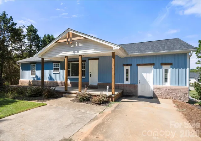 Photo 1 of Single family home for sale at 109 Woodside Ave, Gastonia, NC 28054 | MLS# 4426139 | Listing updated on 2026-09-27