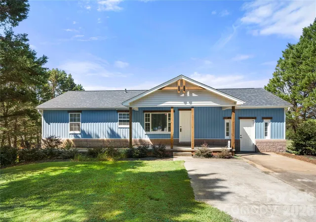 Photo 3 of Single family home for sale at 109 Woodside Ave, Gastonia, NC 28054 | MLS# 4426139 | Listing updated on 2026-09-27