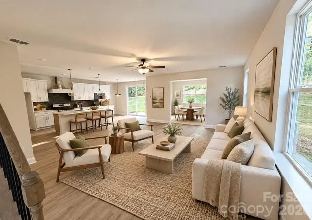 Photo 4 of Single family home for sale at 552 Carolyn Ln, Charlotte, NC 28213 | MLS# 4426145 | Listing updated on 2026-10-01