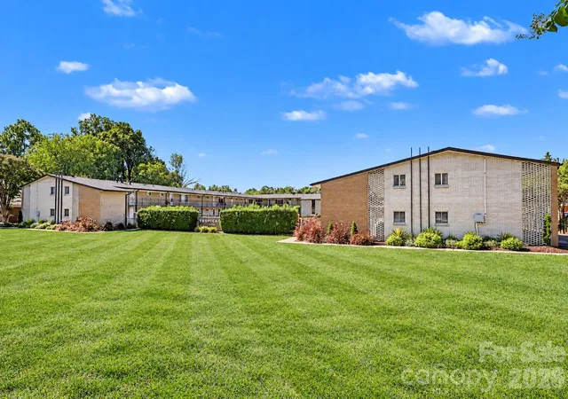 Photo 2 of Condo for sale at 3010 Crosby Rd #224, Charlotte, NC 28211 | MLS# 4426146 | Listing updated on 2026-10-01