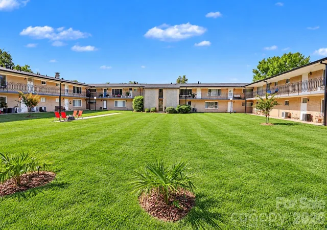 Listing Photo 4 - Condo for sale in building located at 3010 Crosby Rd, Charlotte, NC 28211 - Unit #224