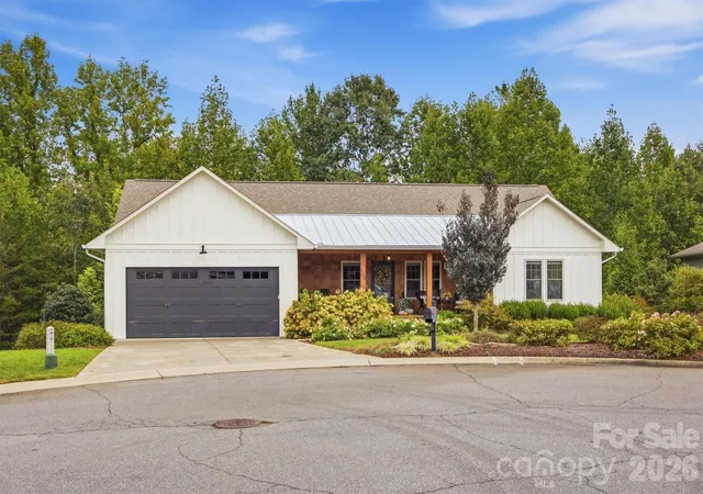 Photo 1 of Single family home for sale at 124 Beechmont Dr, Morganton, NC 28655 | MLS# 4426147 | Listing updated on 2026-10-07