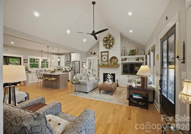 Photo 3 of Single family home for sale at 124 Beechmont Dr, Morganton, NC 28655 | MLS# 4426147 | Listing updated on 2026-10-07
