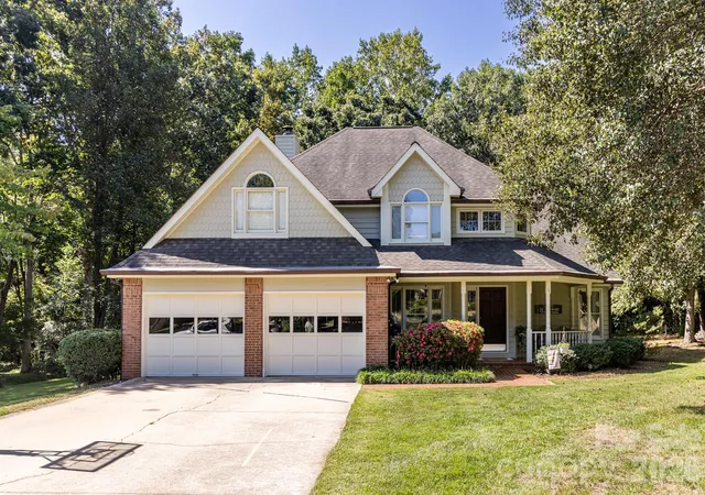 Photo 1 of Single family home for sale at 1740 29th Avenue Pl Ne, Hickory, NC 28601 | MLS# 4426155 | Listing updated on 2026-09-22