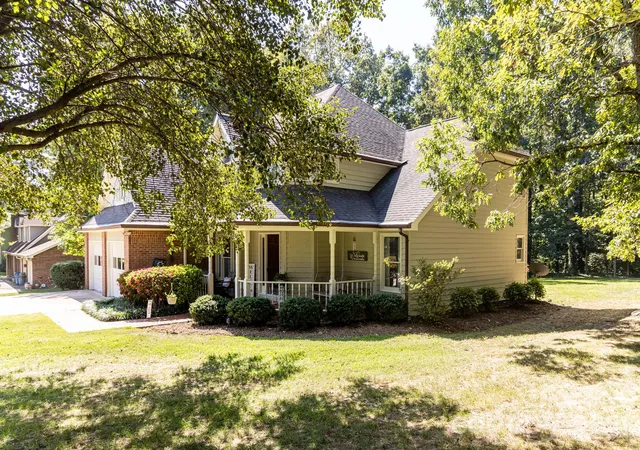 Photo 2 of Single family home for sale at 1740 29th Avenue Pl Ne, Hickory, NC 28601 | MLS# 4426155 | Listing updated on 2026-09-22