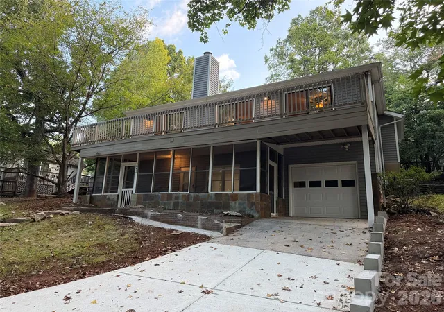 Photo 1 of Single family home for sale at 4043 Windward Dr, Fort Mill, SC 29708 | MLS# 4426167 | Listing updated on 2026-09-23