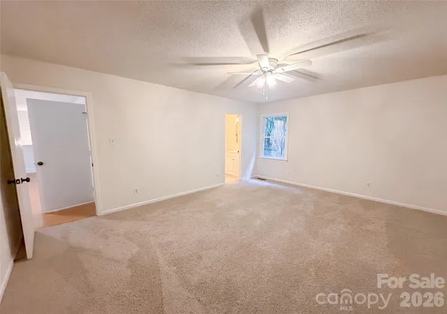 Photo 3 of Single family home for sale at 4043 Windward Dr, Fort Mill, SC 29708 | MLS# 4426167 | Listing updated on 2026-09-23