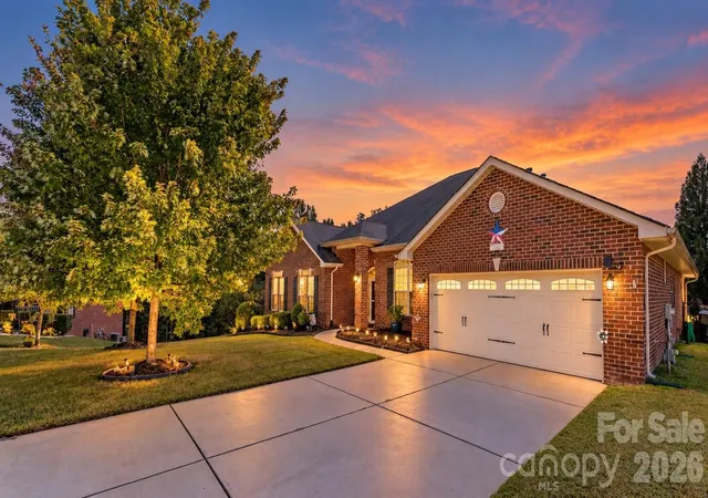 Photo 1 of Single family home for sale at 2581 Flintshire Ln, Gastonia, NC 28056 | MLS# 4426168 | Listing updated on 2026-10-02