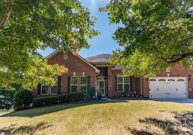 Photo 3 of Single family home for sale at 2581 Flintshire Ln, Gastonia, NC 28056 | MLS# 4426168 | Listing updated on 2026-10-02