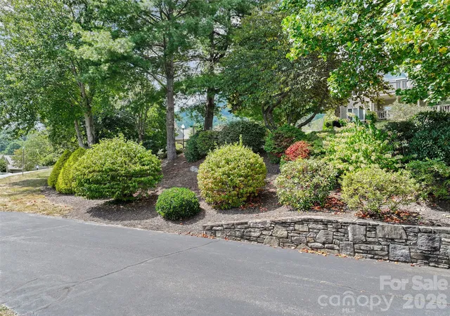 Photo 3 of Townhouse for sale at 18 Champion Ct, Waynesville, NC 28786 | MLS# 4426171 | Listing updated on 2026-10-07