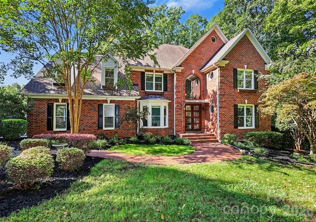 Single family home for sale at 4320 Town And Country Dr, Charlotte, NC 28226 | MLS# 4426173