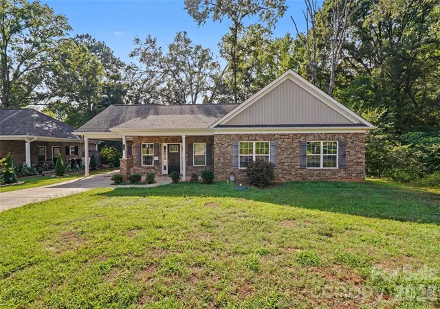 Photo 1 of Single family home for sale at 161 Ole Eastpointe Dr, York, SC 29745 | MLS# 4426181 | Listing updated on 2026-10-20